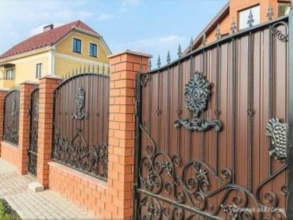 Кирпичный забор с ковкой  150 метров фото в Быково