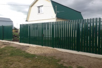 Забор из евроштакетника на ленточном фундаменте 70 метров фото в Быково