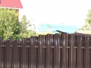 Забор из евроштакетника на ленточном фундаменте 10 метров фото в Быково